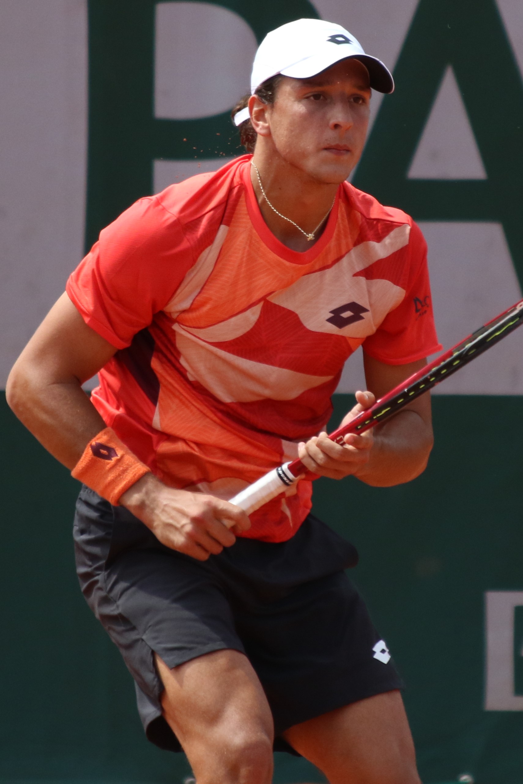 Luciano Darderi in azione al Roland Garros Qualifying 2023