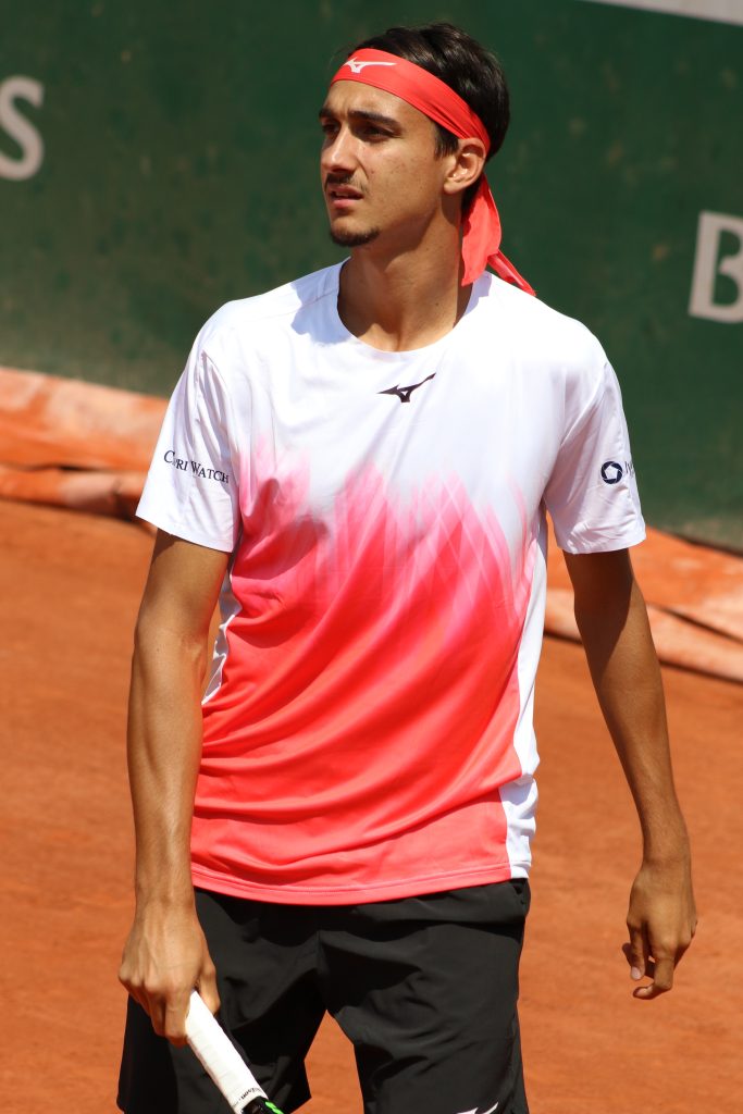 Lorenzo Sonego al Roland Garros su campo in terra rossa