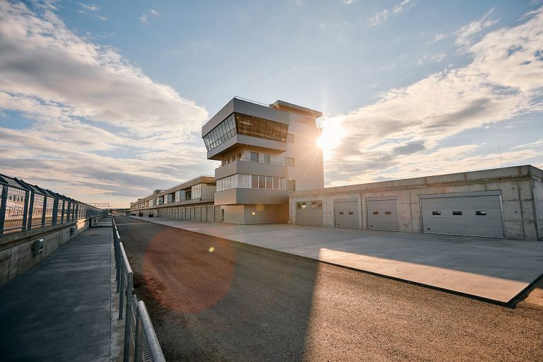 Pit lane del Balaton Park Circuit per il GP Ungheria MotoGP 2026