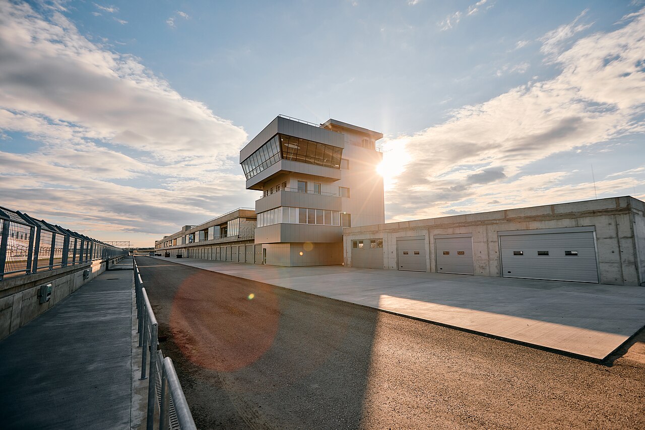 Pit lane del Balaton Park Circuit per il GP Ungheria MotoGP 2026