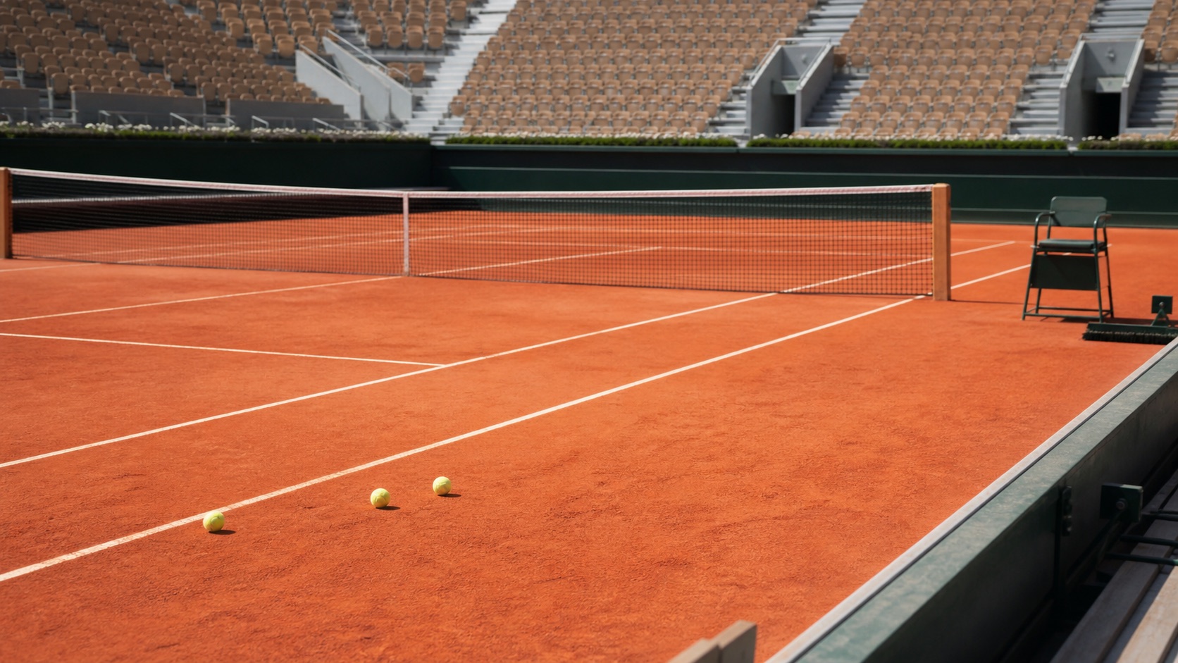 Campo da tennis in terra rossa pronto per il Day 6 del Roland Garros
