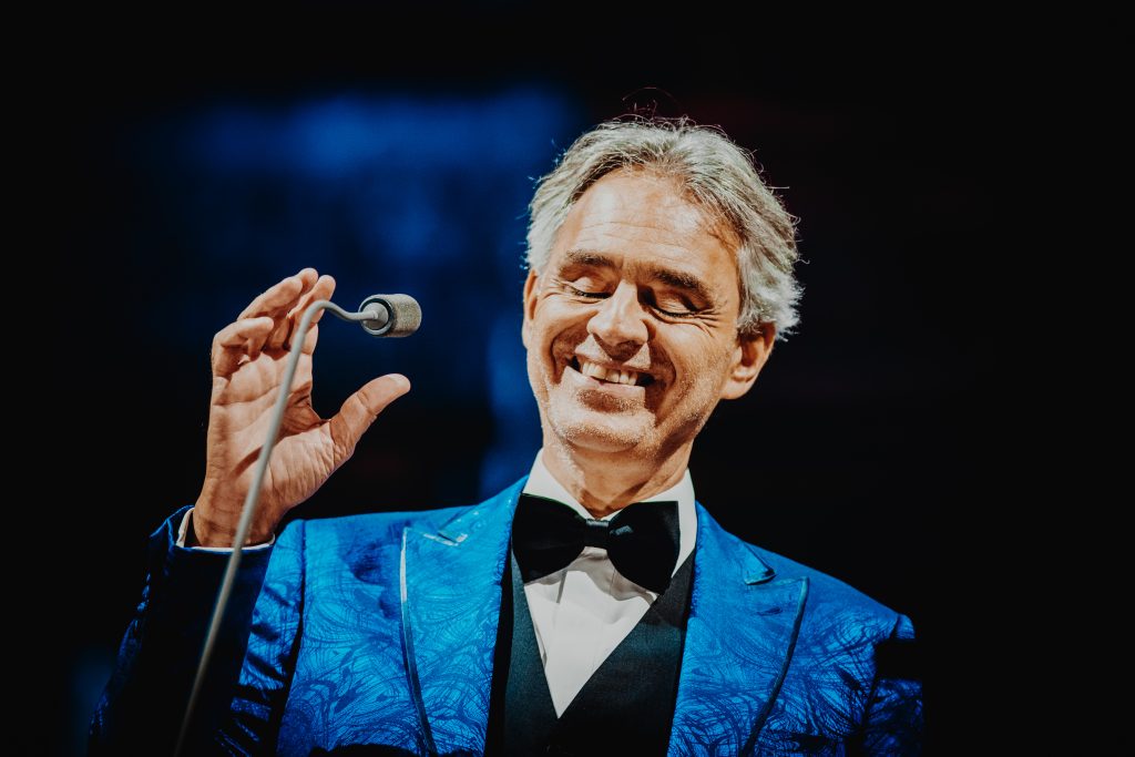 Andrea Bocelli durante un concerto