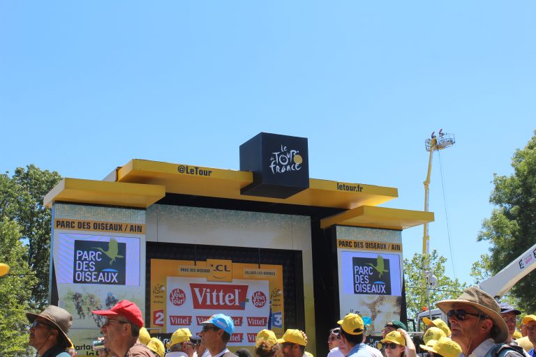 Arrivo di una corsa ciclistica al Parc des Oiseaux di Villars-les-Dombes