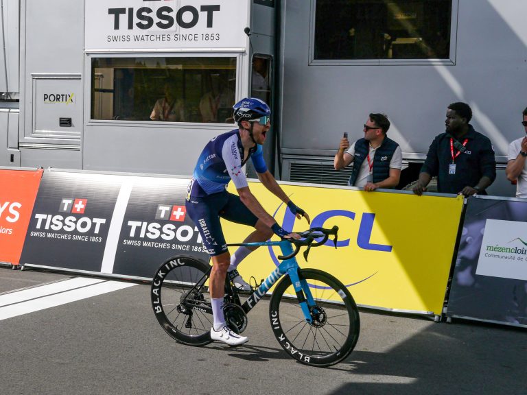 Derek Gee durante il Criterium du Dauphine 2024