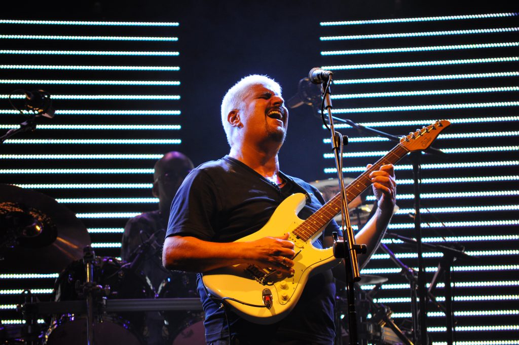 Pino Daniele durante un concerto al Pomigliano Jazz