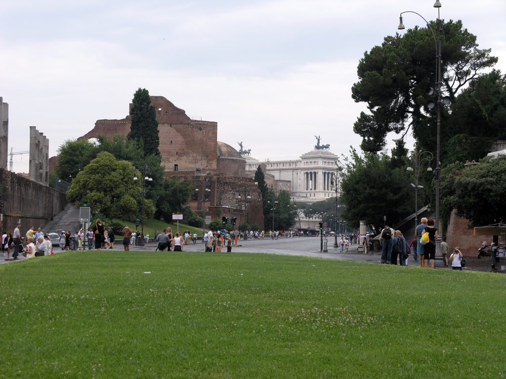 Via dei Fori Imperiali a Roma, luogo della parata del 2 giugno