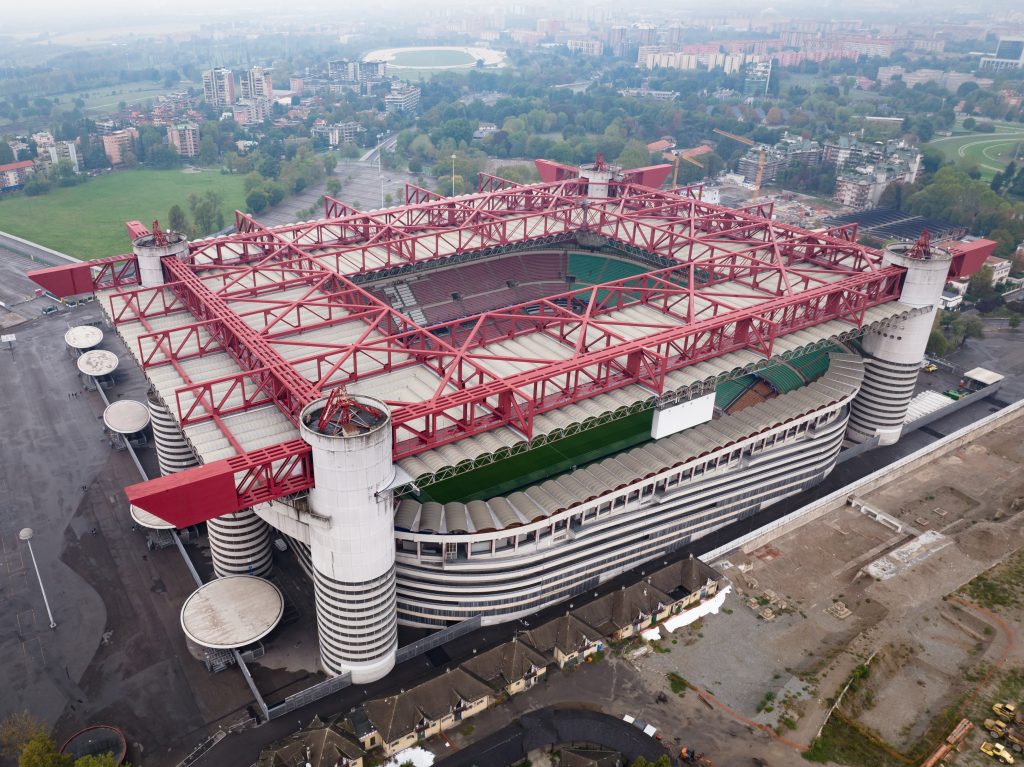 Stadio San Siro a Milano, riferimento alle coppe europee in TV