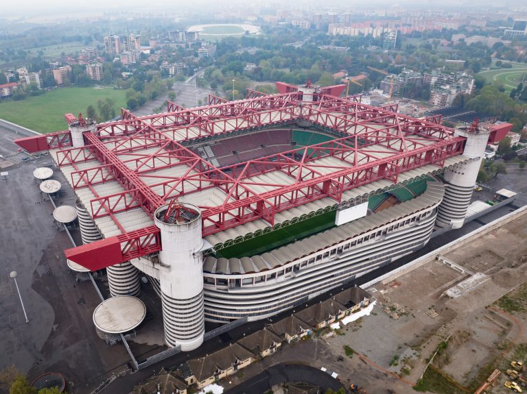 Stadio San Siro a Milano, riferimento alle coppe europee in TV