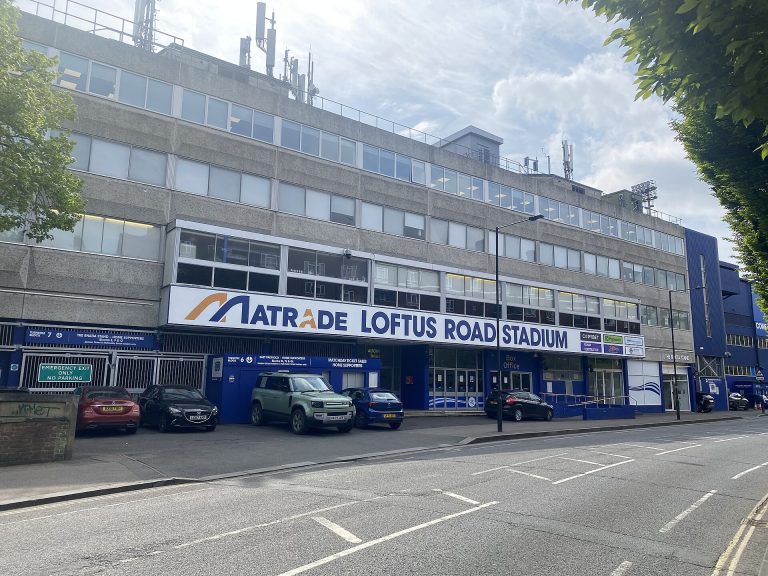 Ingresso di Loftus Road Stadium a Londra