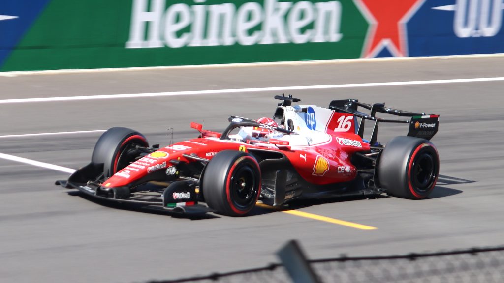 Charles Leclerc con la Ferrari SF-26 nel 2026