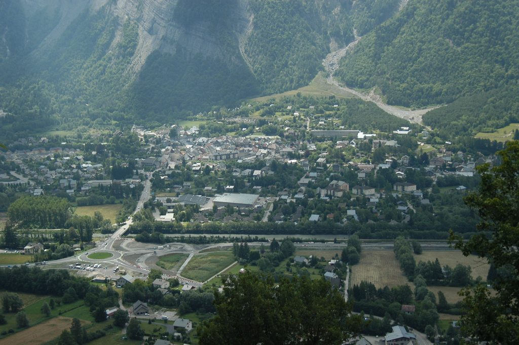 Le Bourg-d Oisans visto dalla salita dell Alpe d Huez