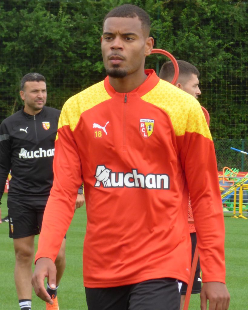 Andy Diouf durante un allenamento del RC Lens nel 2023