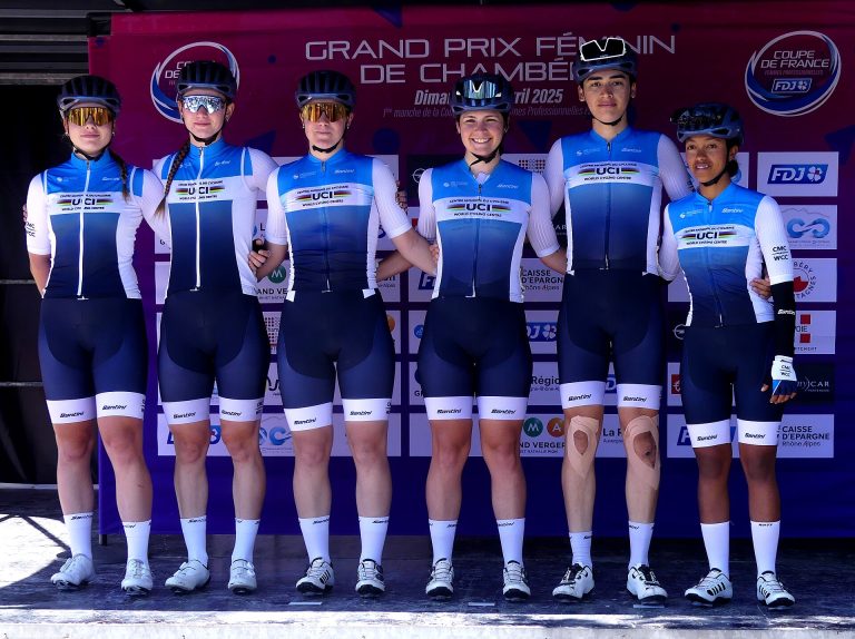 Ciclisti a Chambéry per la guida alla tappa 17 del Tour de France