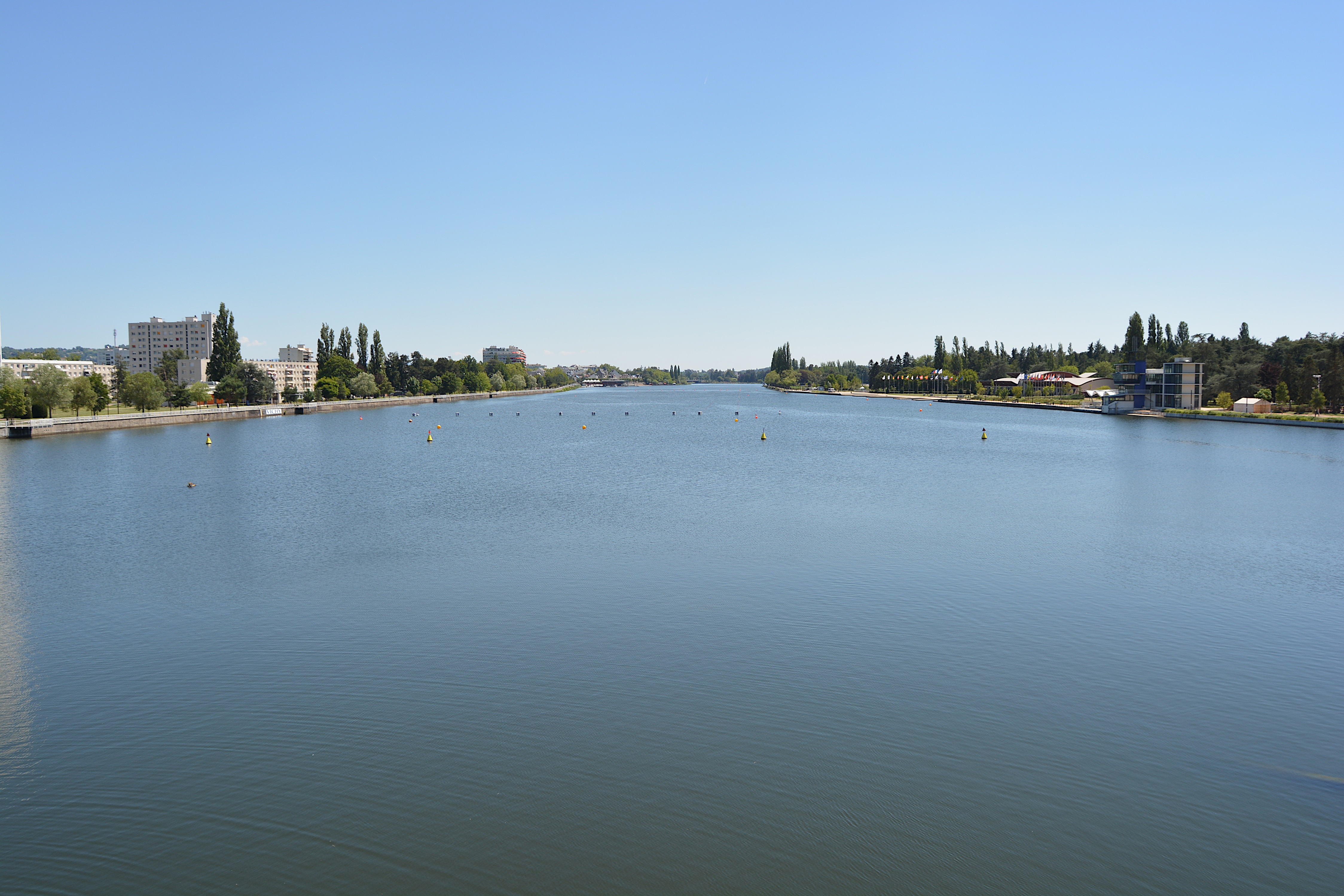 Il fiume Allier a Vichy, città di partenza della tappa 11 del Tour de France 2026