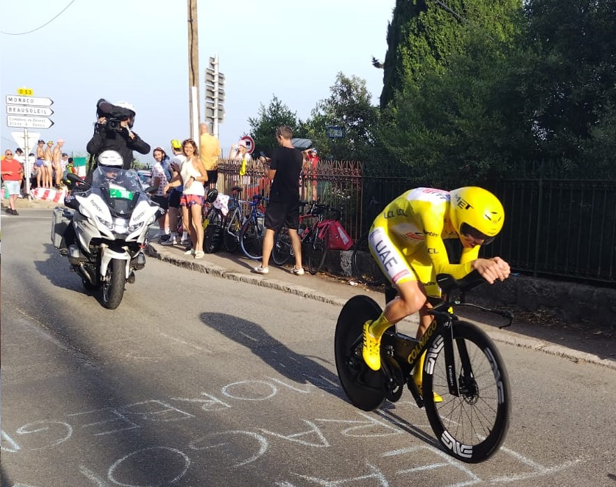 Tadej Pogacar in maglia gialla al Tour de France