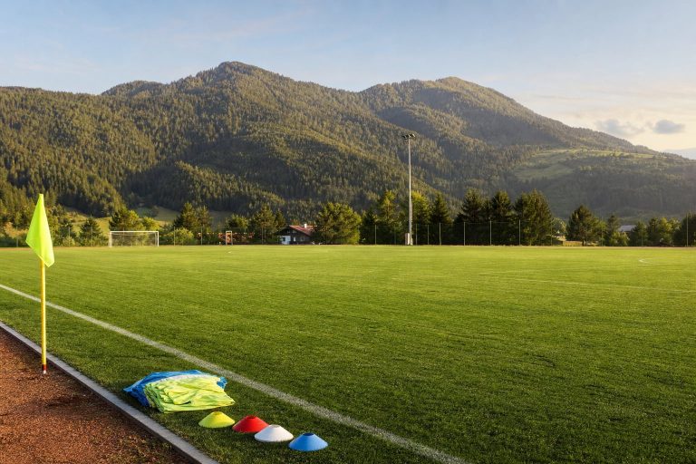 Campo di calcio in montagna per la guida Sassuolo-Padova
