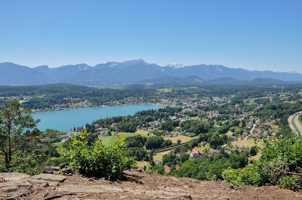 Panorama di Velden am Wörthersee in Carinzia
