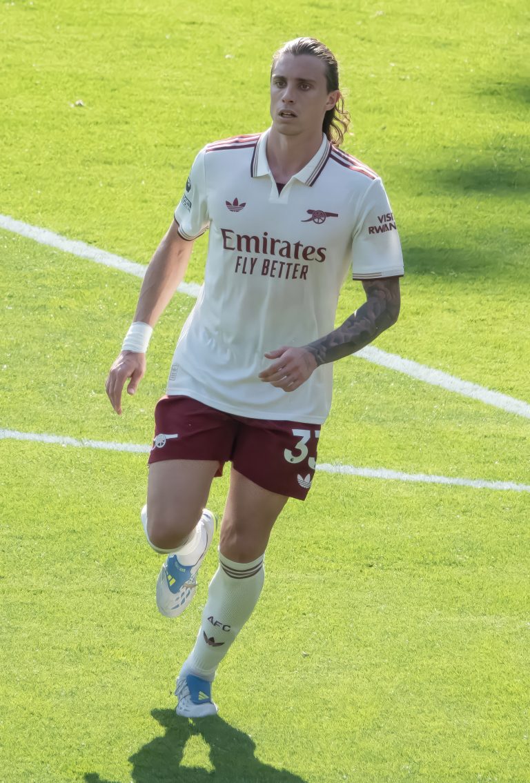 Riccardo Calafiori con la maglia dell’\Arsenal nel 2026
