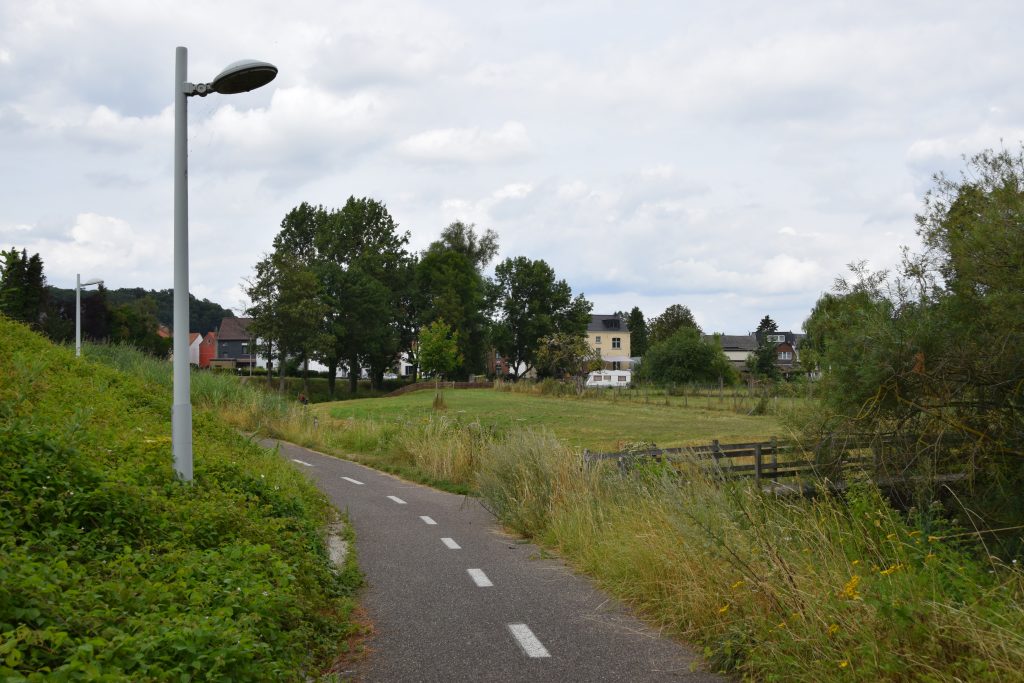 Vista di Kanne a Riemst lungo il canale Albert per il Renewi Tour