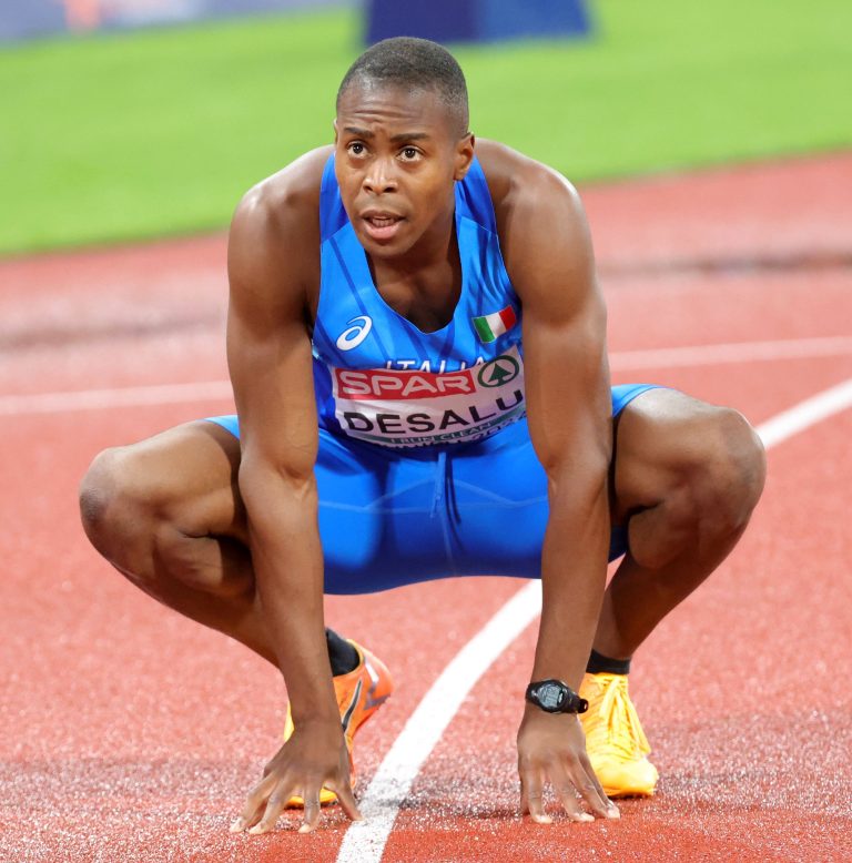 Fausto Desalu in pista prima del replay del bronzo nei 200 agli Europei di atletica 2026