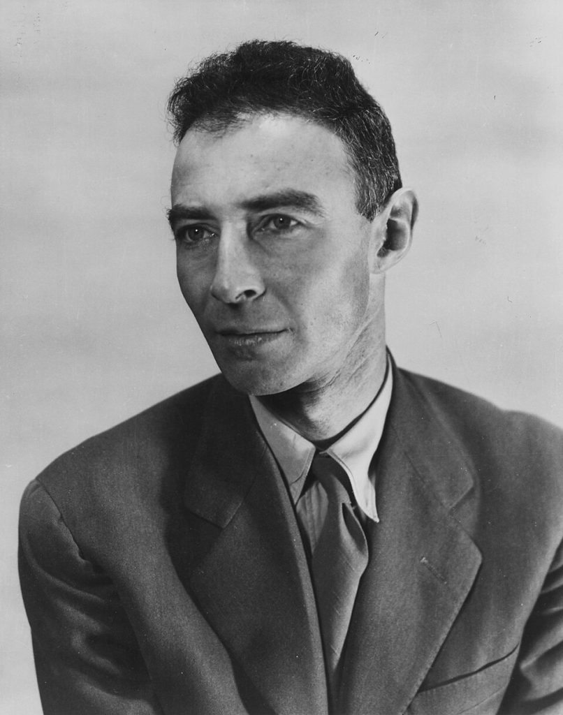 Ritratto di J. Robert Oppenheimer nel 1944