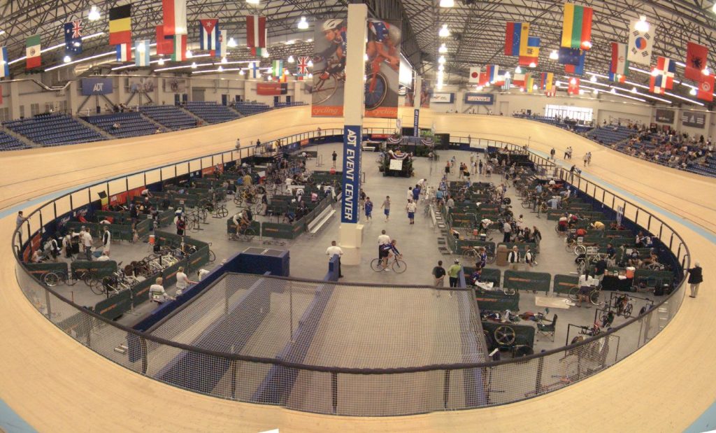 Velodromo di ciclismo su pista per FCI Bike Live