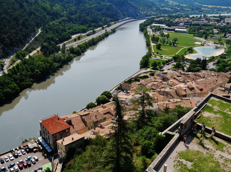 Sisteron e la Durance per la tappa 8 del Tour de France Femmes 2026