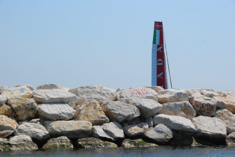 America Cup a Napoli, immagine di archivio per Luna Rossa