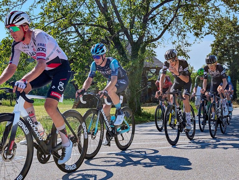 Ciclisti su strada in Slovenia per una guida agli Europei di ciclismo 2026