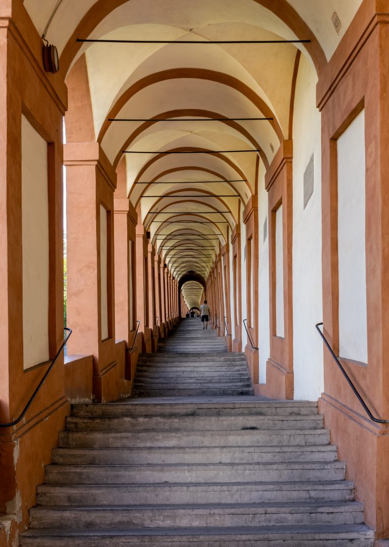 Portico di San Luca a Bologna, arrivo tradizionale del Giro dell Emilia
