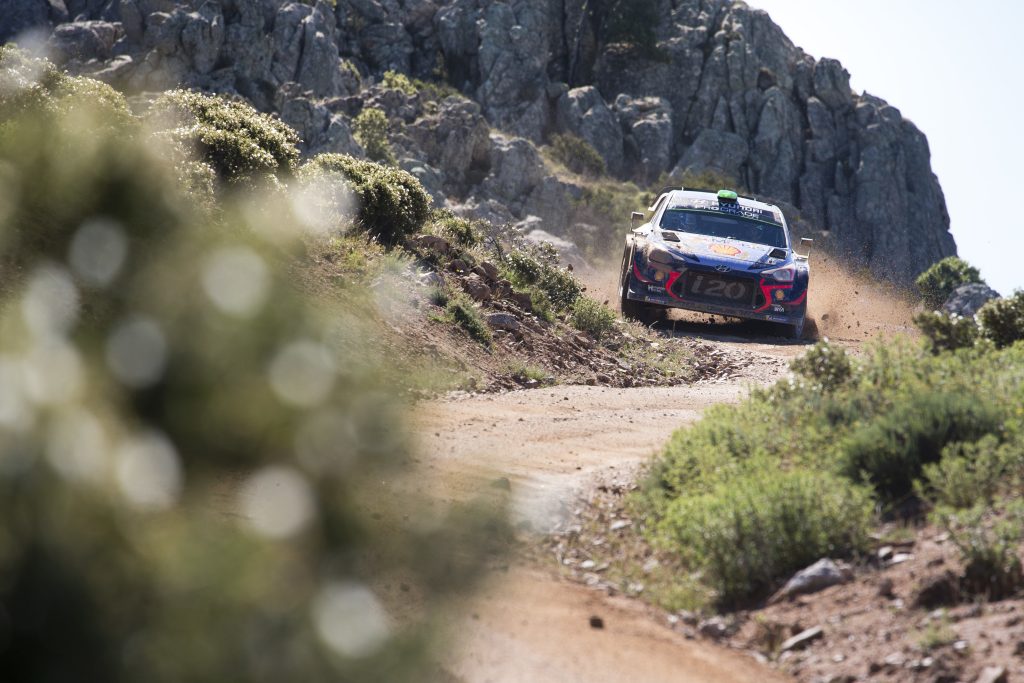 Auto WRC sugli sterrati del Rally Italia Sardegna