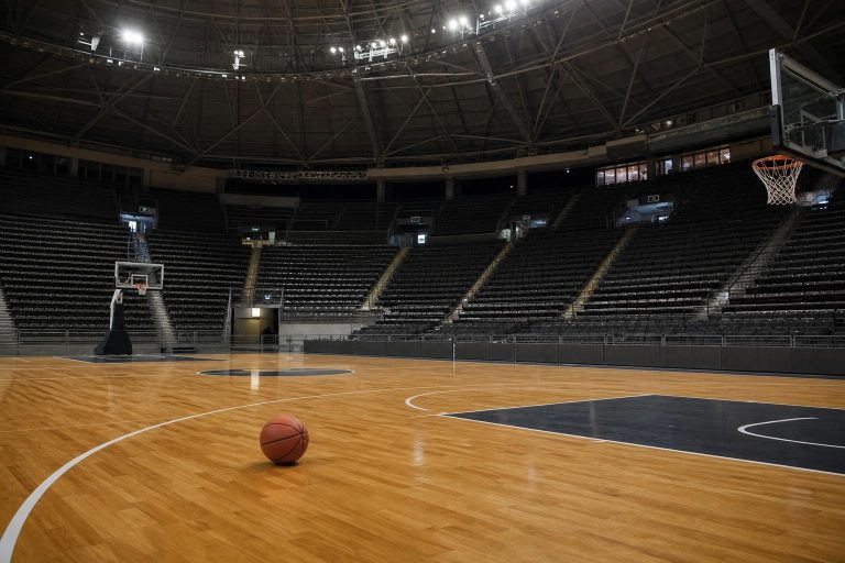 Palazzetto di basket indoor per una partita LBA su LBA TV